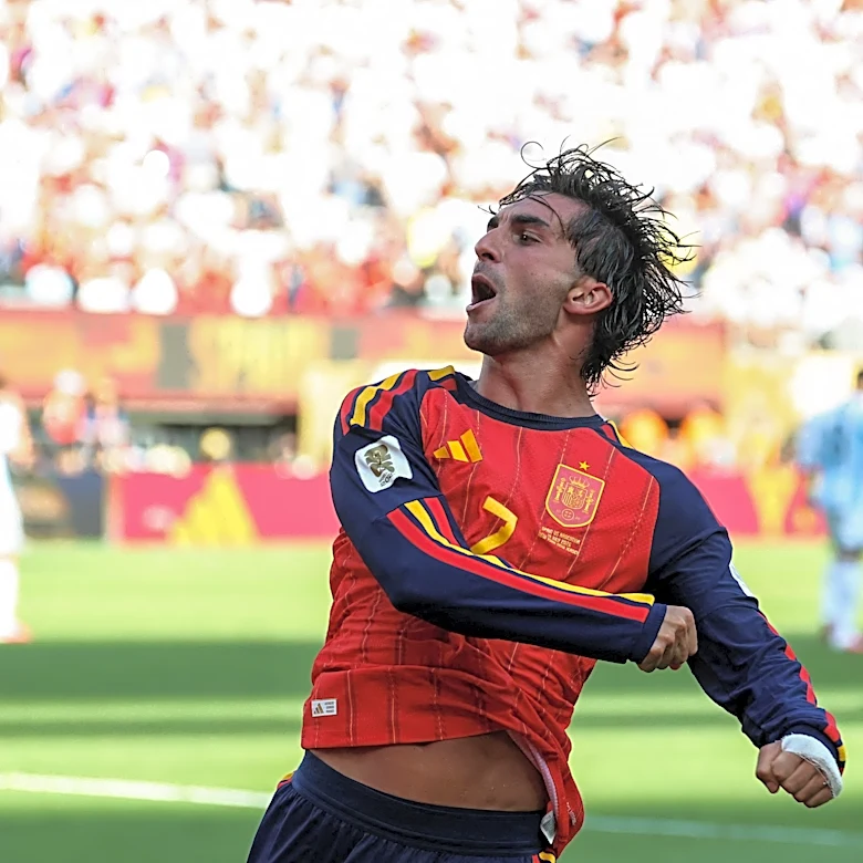 ‘He earned it’ – Spain boss Luis de la Fuente reveals why he loved seeing Ferran Torres score winner in World Cup final