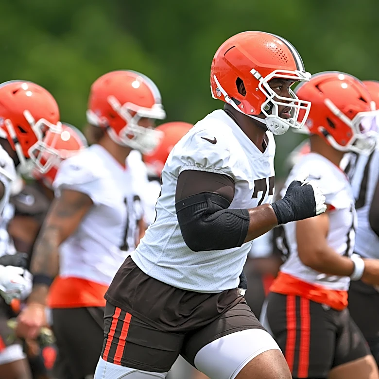 Cleveland Browns news: Talking offensive line and DE free agents