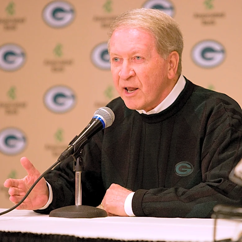 Packers to honor Bob Harlan on Lambeau Field facade in 2026