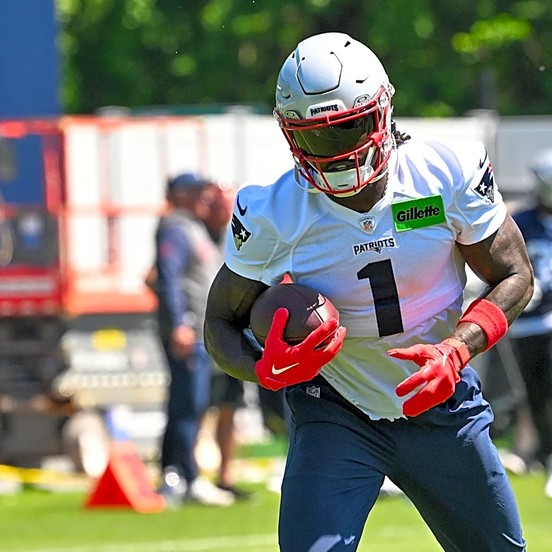 A.J. Brown getting increasingly comfortable in Patriots offense