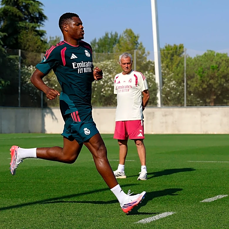 Dumfries: “It is an honor to play for Real Madrid and we are going to make you proud”