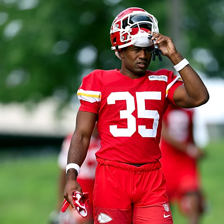 Chiefs’ rookie E.J. Smith has different path to NFL than his father did