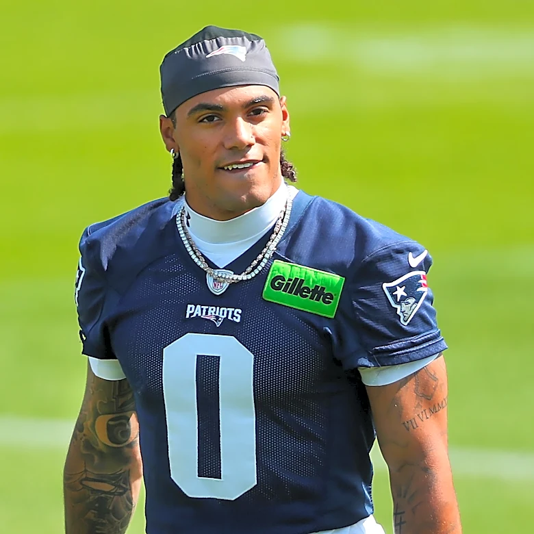 Christian Gonzalez hopes to keep contract talks private after Robert Kraft comments
