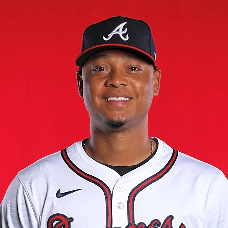 Braves select Elieser Hernández, option Connor Thomas