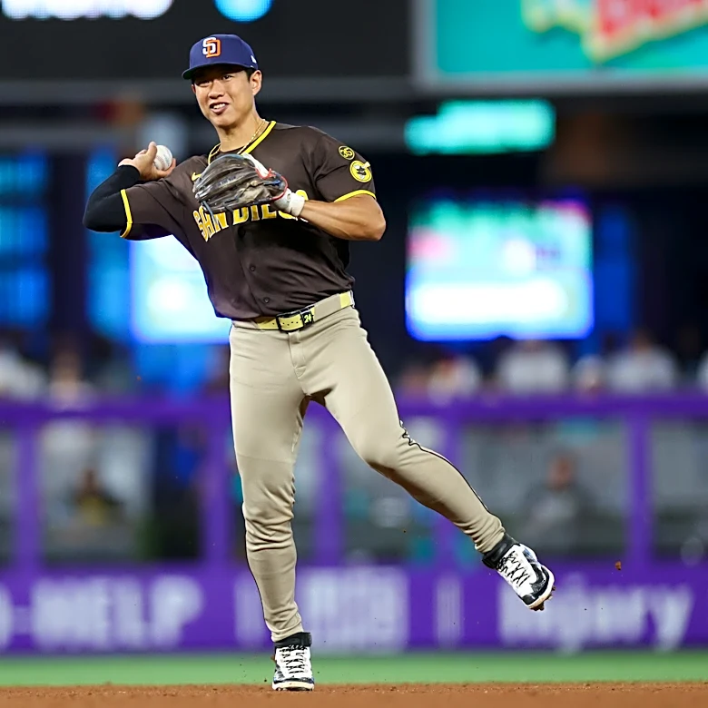 Padres open two-game set with Rockies looking to keep momentum