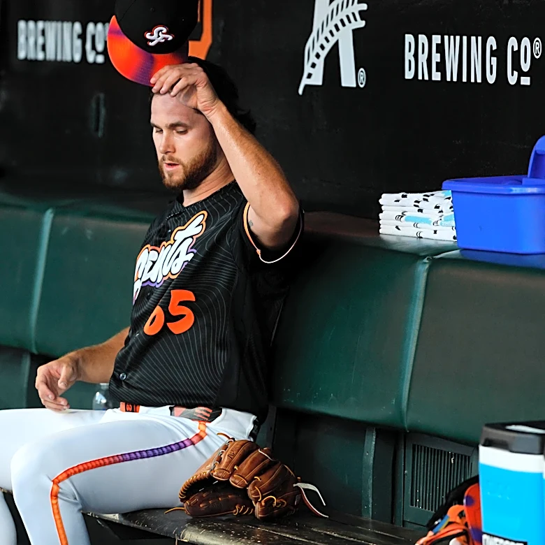 Giants pitchers struggle as Brewers win 8-2