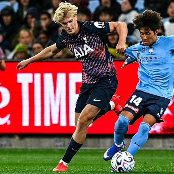 Roberto De Zerbi praises Luca Williams-Barnett, clarifies Bergvall situation following Sydney preseason friendly