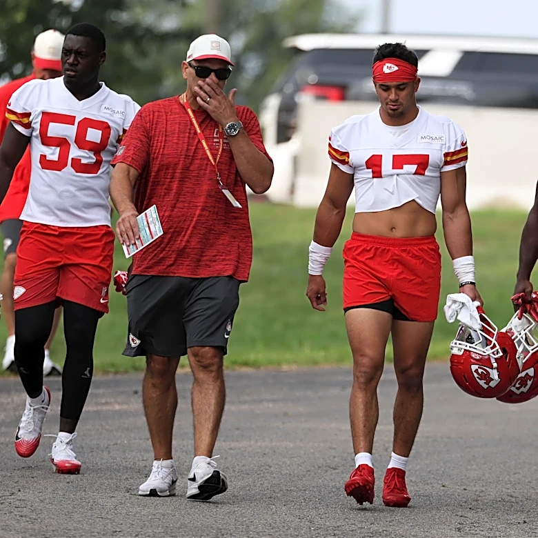 Alohi Gilman making an effort to lead Chiefs’ young secondary