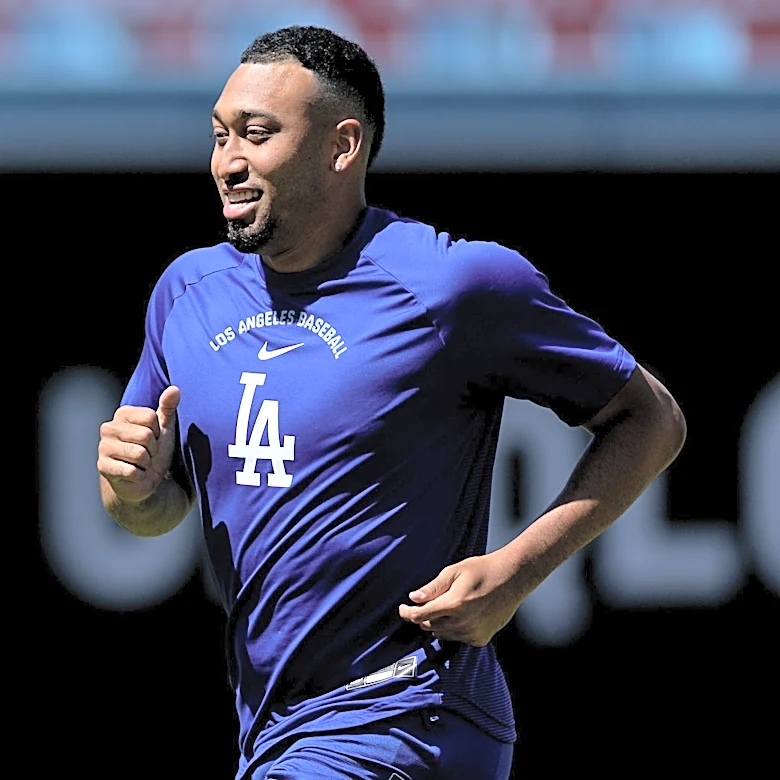 Edwin Díaz back with Dodgers 3 months after elbow surgery