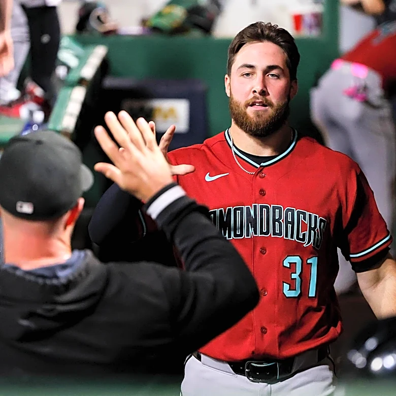 Diamondbacks continue to decide whether to buy or sell