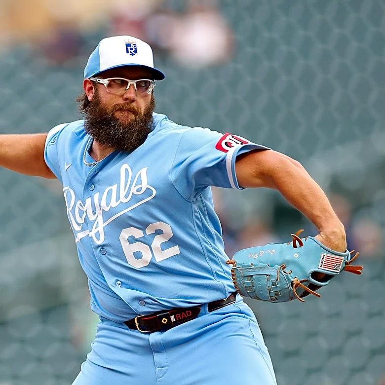 Royals 4, Twins 0: Completely ‘nak-ered