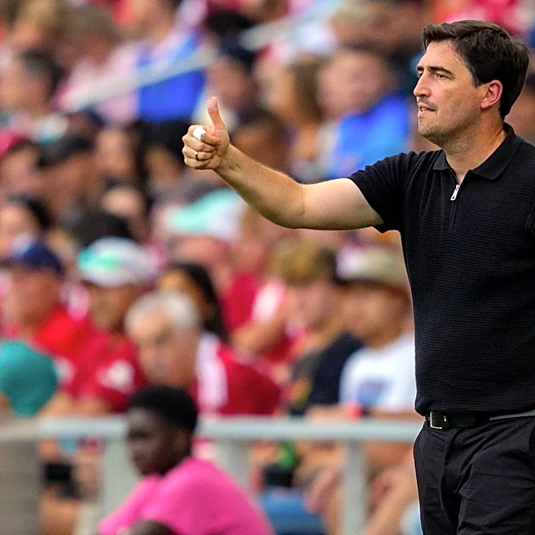 Iraola on Liverpool’s Wrexham Win: “I Think Today We Were More a Team”