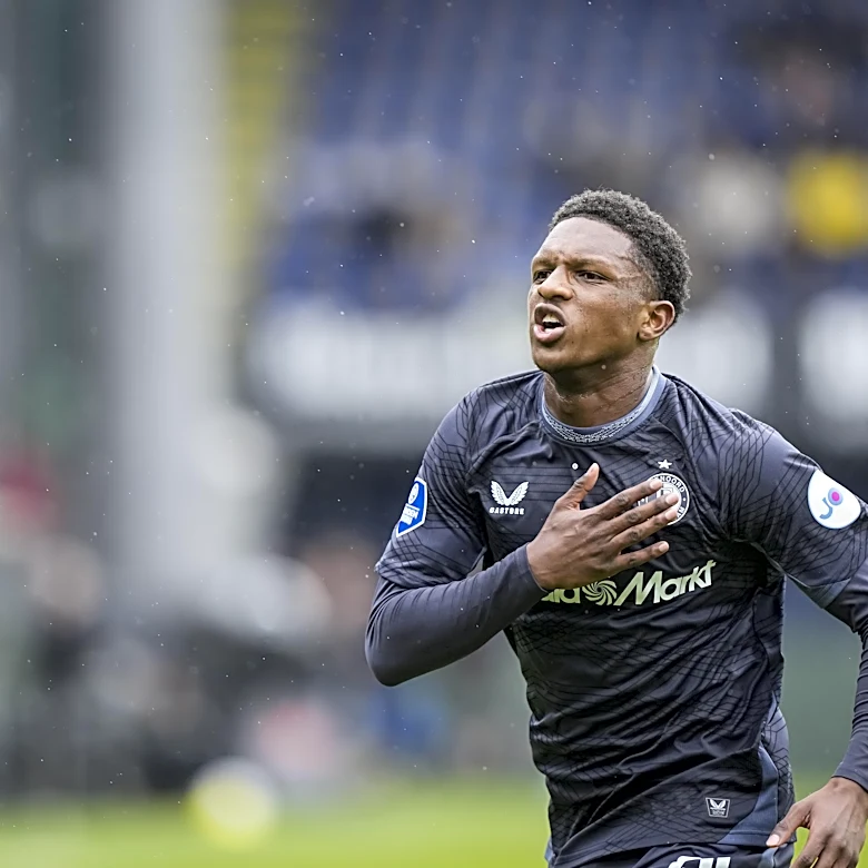 Roma Targeting Feyenoord Right-Back Givairo Read