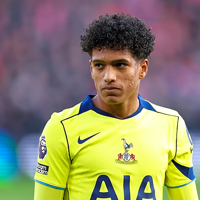 REPORT: Porto in negotiations with Spurs for permanent transfer of Souza