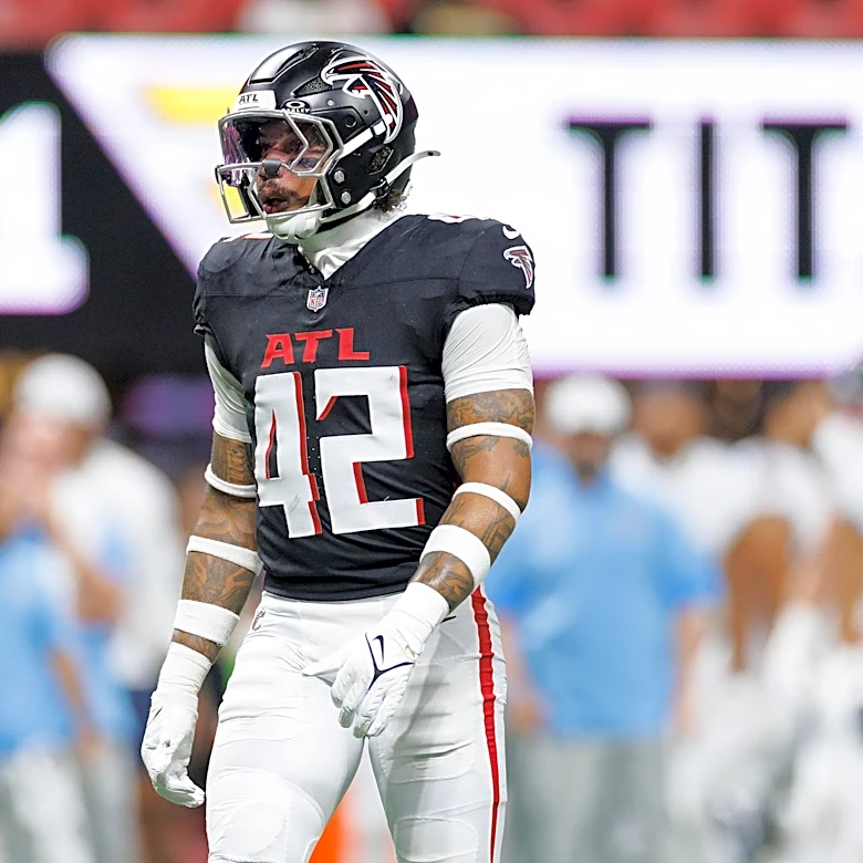 Falcons bring back LB Josh Woods