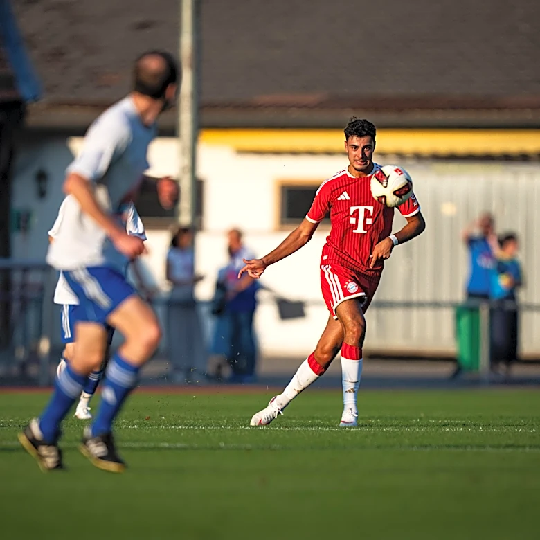 Aleksandar Pavlović in good spirits after Bayern Munich’s routine thrashing of Rottach-Egern