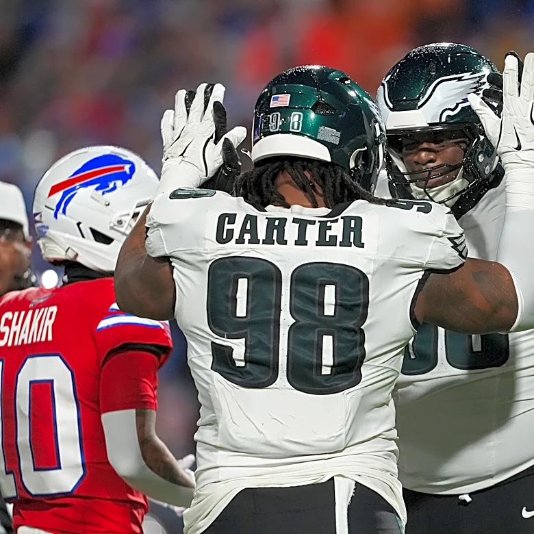 Jalen Carter’s teammates celebrate his new contract