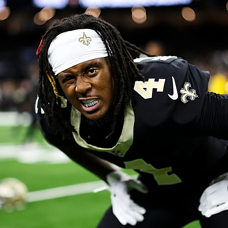 Saints CB leaves practice early with an injury