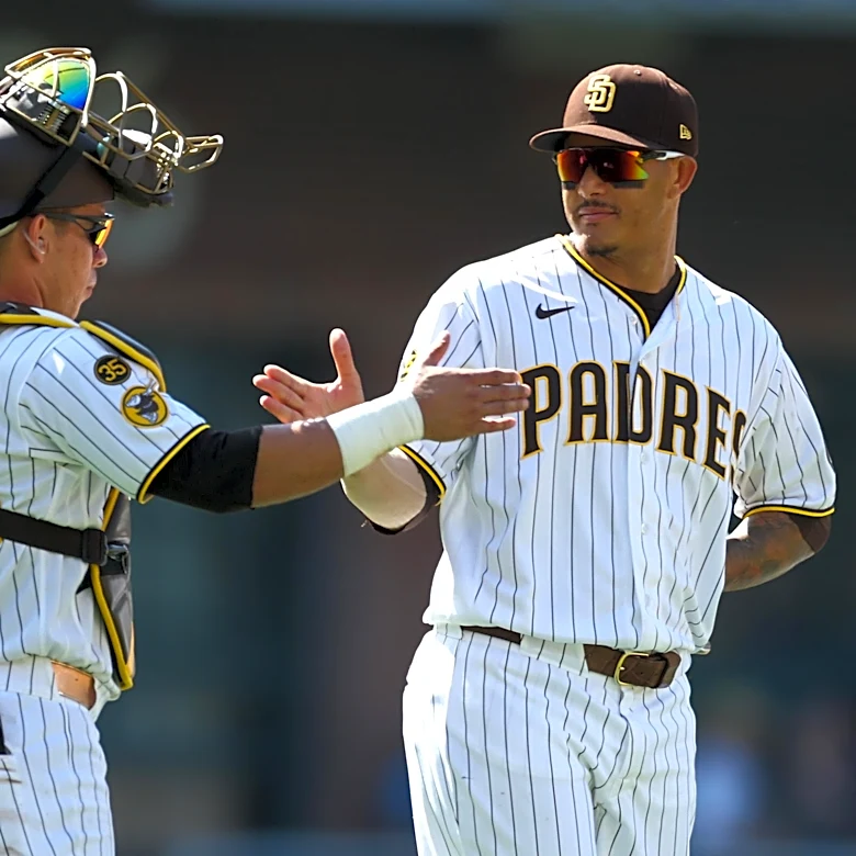 Padres look to stay hot against visiting Giants