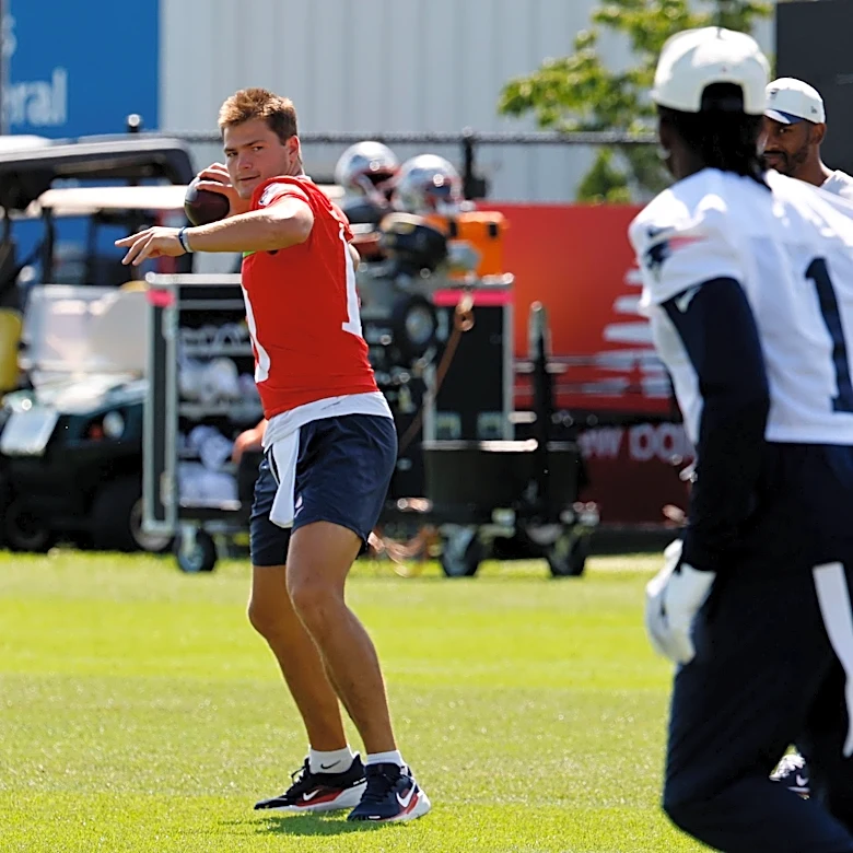 Drake Maye and A.J. Brown finding their rhythm at Patriots camp