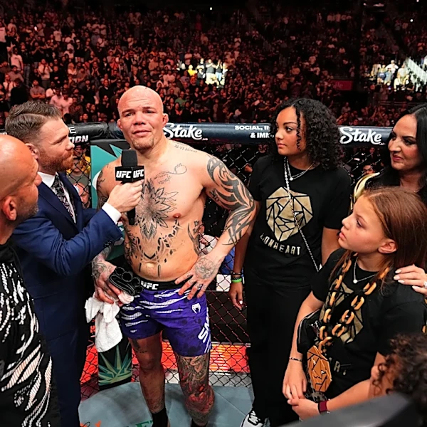 Anthony Smith’s wife, manager release statements after his recent arrest