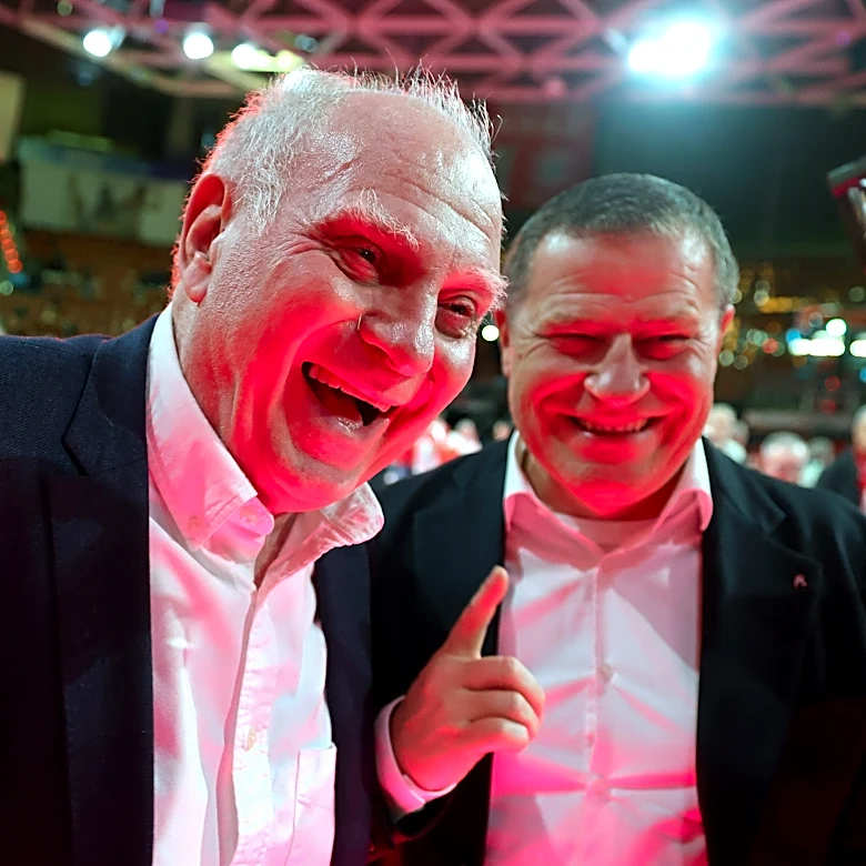 Bayern Munich News: No more pressure for player sales at FC Bayern; Details on the plan for a striker in 2027; and MORE!