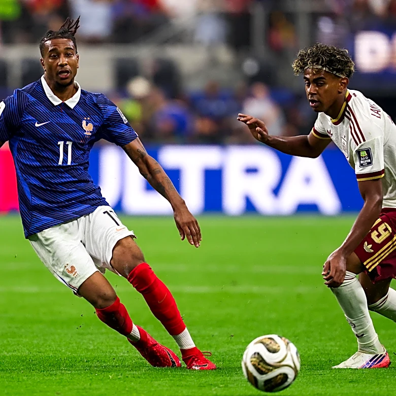 Pundit gives Bayern Munich’s Michael Olise the edge over FC Barcelona’s Lamine Yamal