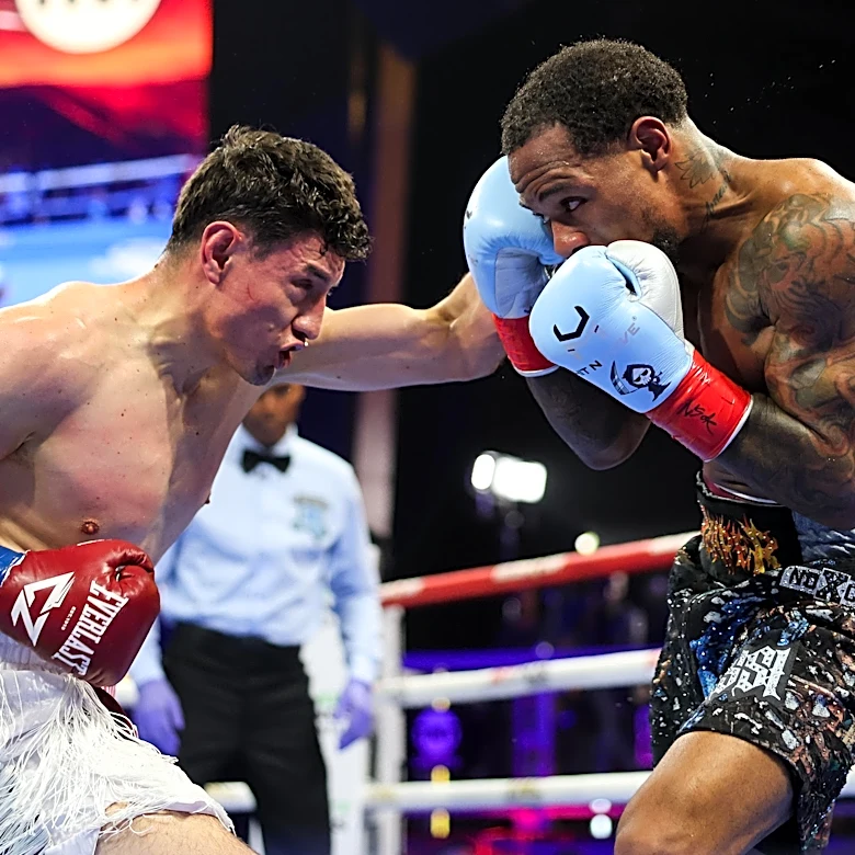 William Zepeda beats Lamont Roach for WBC belt, Muratalla retains IBF title