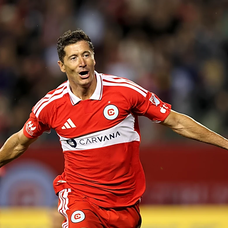 Robert Lewandowski scores fantastic brace for Chicago Fire in 2-1 win over Charlotte