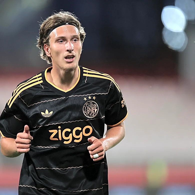 PSG submits formal bids on Ajax’s for Mika Godts, Parma’s Zion Suzuki