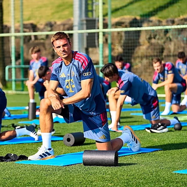 Bayern Munich Ins-and-Outs: Did roster pictures reveal plans?; FC Bayern can have its cake and eat it, too