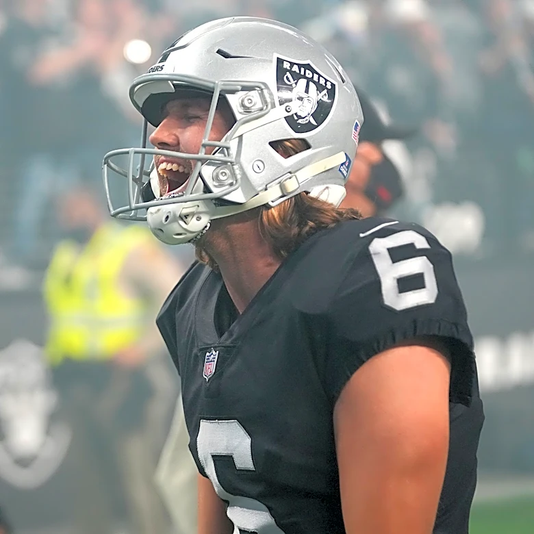Raiders fans love playoff-clinching win over Chargers