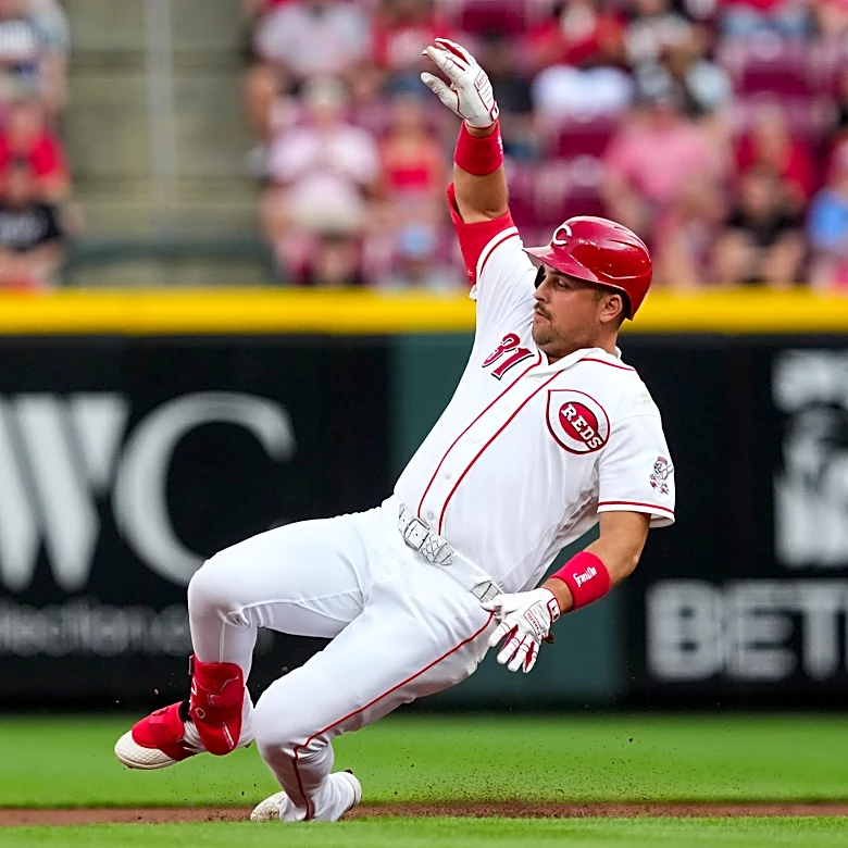Cincinnati Reds trade Nathaniel Lowe to Cleveland Guardians