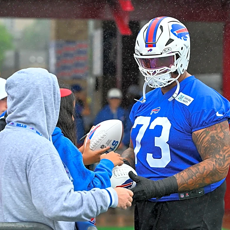 Dion Dawkins explains why he’s fake panicking on some training camp reps