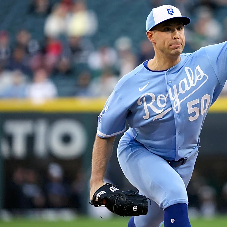 Dodgers acquire Kris Bubic from Royals for Carlos Durán