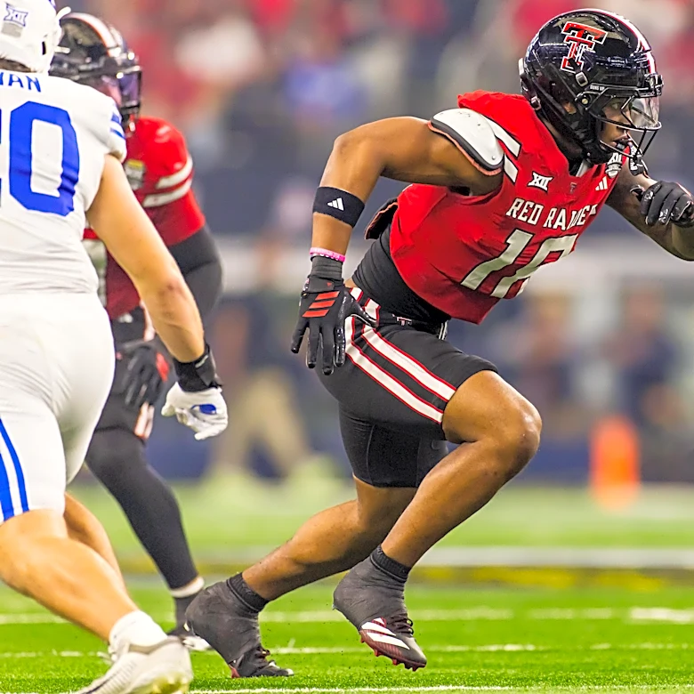 Rookie edge rusher tries out for Steelers