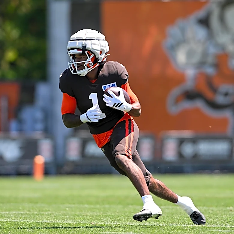 Cleveland Browns news: An injury scare, a free agent, and camp news