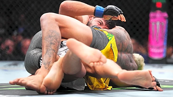Dustin Poirier insists wardrobe malfunction cost Charles Oliveira a win over Arman Tsarukyan