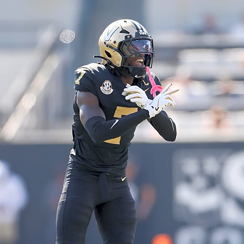 Chicago Bears sign safety Marlen Sewell