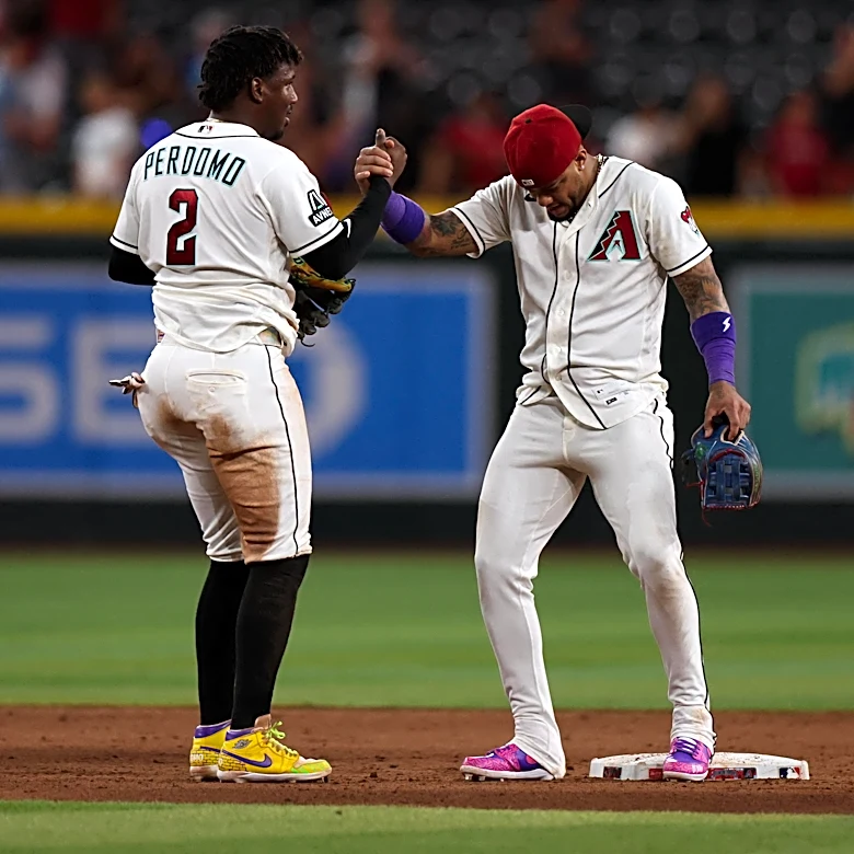Snake Bytes, 8/4: Deadline Dub and a Deal That Died