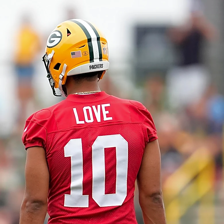 Jordan Love named top-10 quarterback by NFL coaches, executives