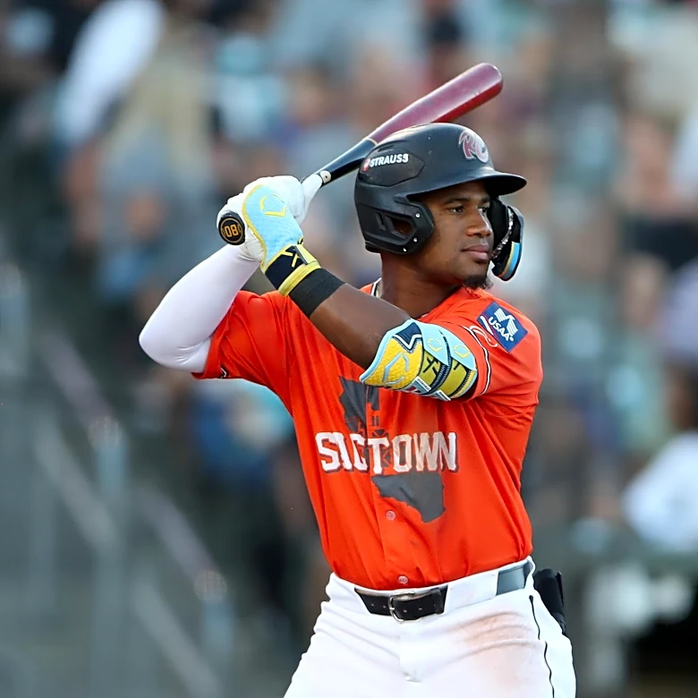 Giants call up Eddys Leonard