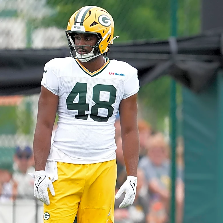 Packers waive 2 to create room on roster for new additions
