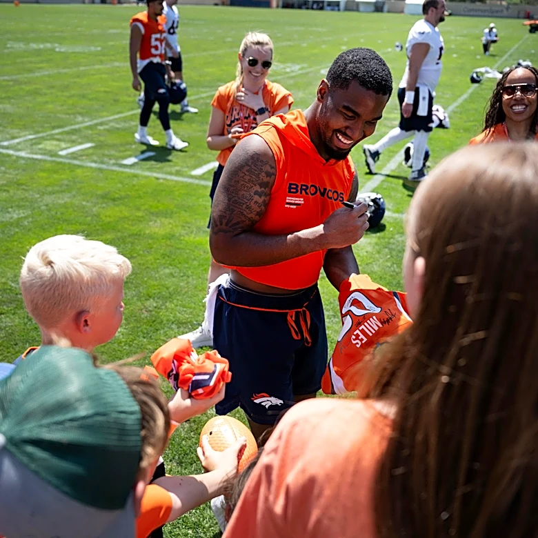 Jaylen Waddle embracing a team-first mindset early on with the Broncos