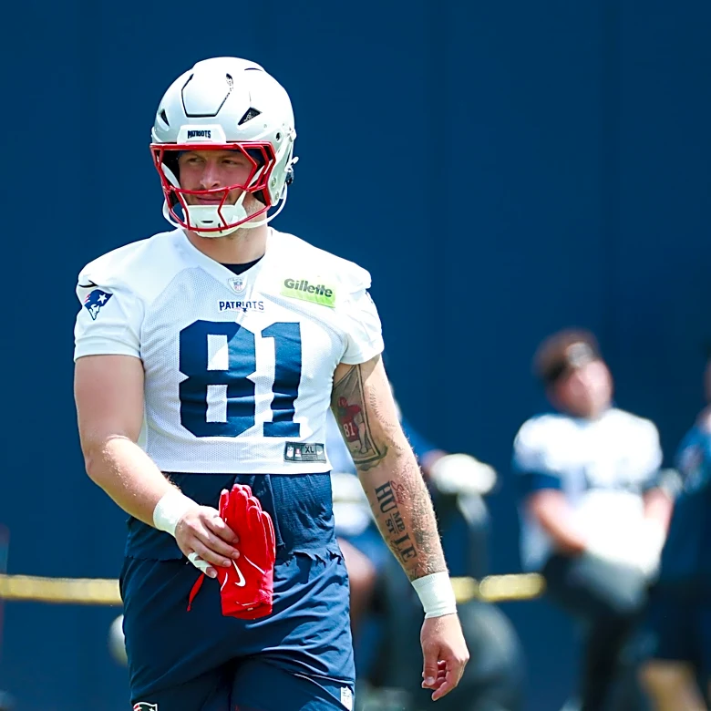 Patriots tight end group gets reinforcements at training camp