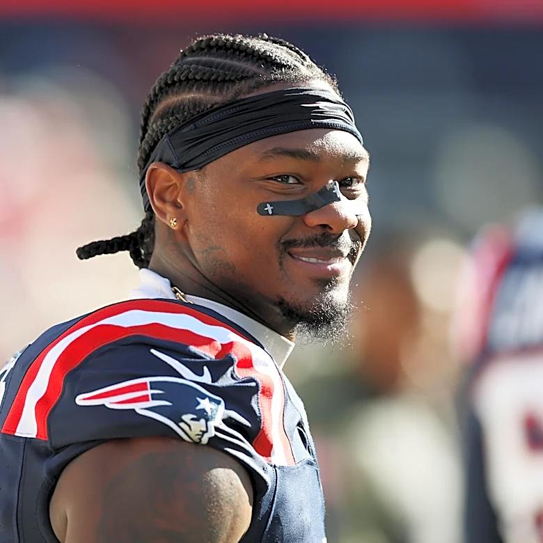 Washington Commanders are reportedly signing receiver Stefon Diggs