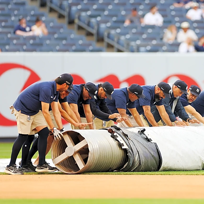 Yankees, Cardinals in rain delay on Wednesday night