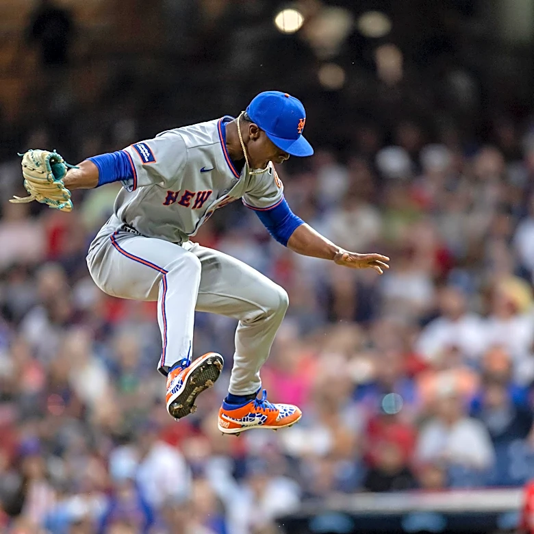 Mets endure back-and-forth game, defeat Guardians in extras
