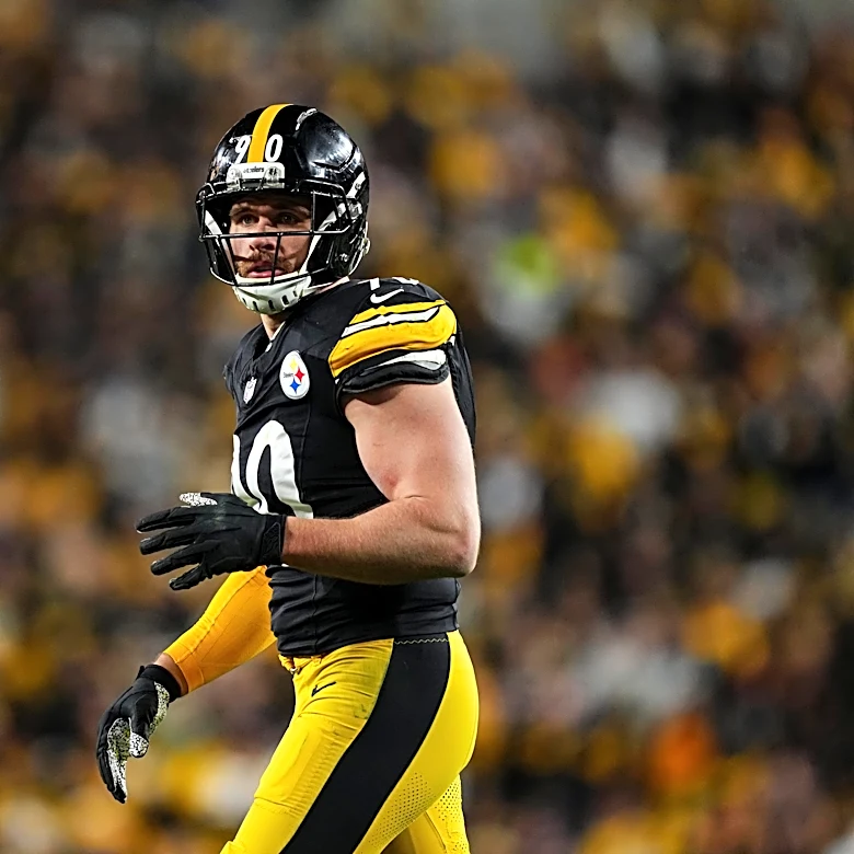 Former Badgers star falls 30 spots in NFL Top 100