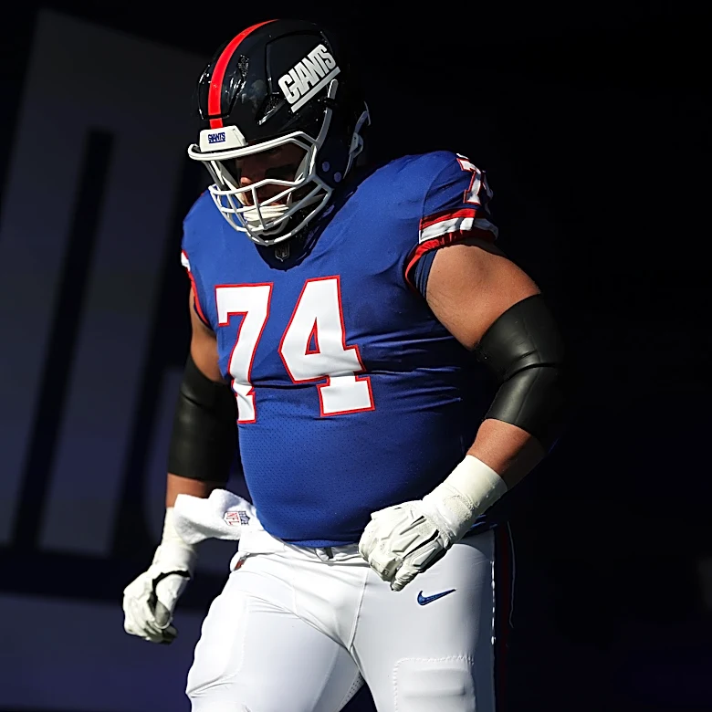 Patriots host veteran offensive lineman Greg Van Roten on visit, per report